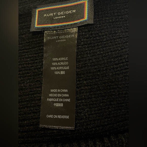 Kurt Geiger Women Black Beanie.
NWT - Picture 15 of 17